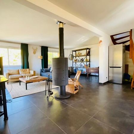Large Chalet With Terrace And View In Brianconアパートメント エクステリア 写真