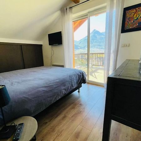 Large Chalet With Terrace And View In Brianconアパートメント エクステリア 写真