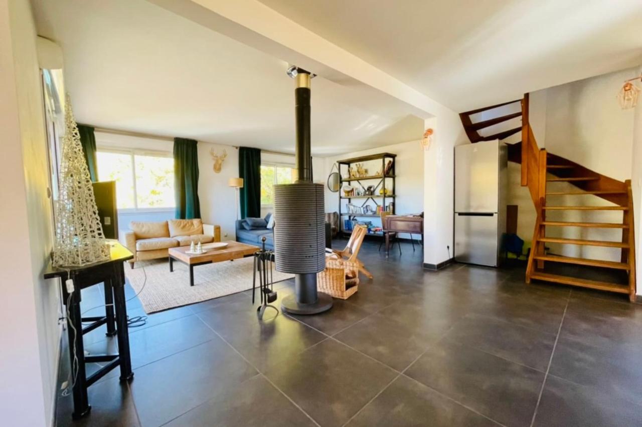 Large Chalet With Terrace And View In Brianconアパートメント エクステリア 写真