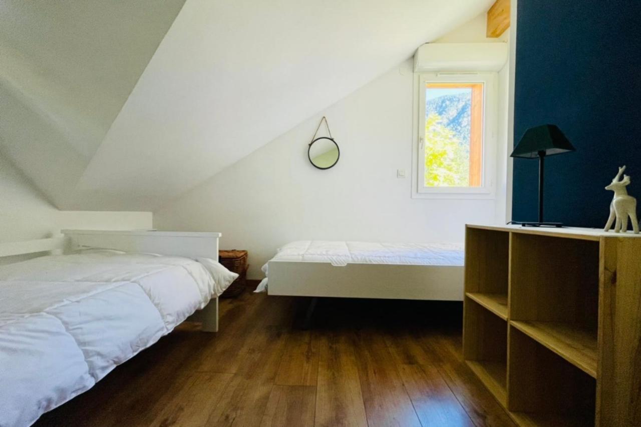 Large Chalet With Terrace And View In Brianconアパートメント エクステリア 写真
