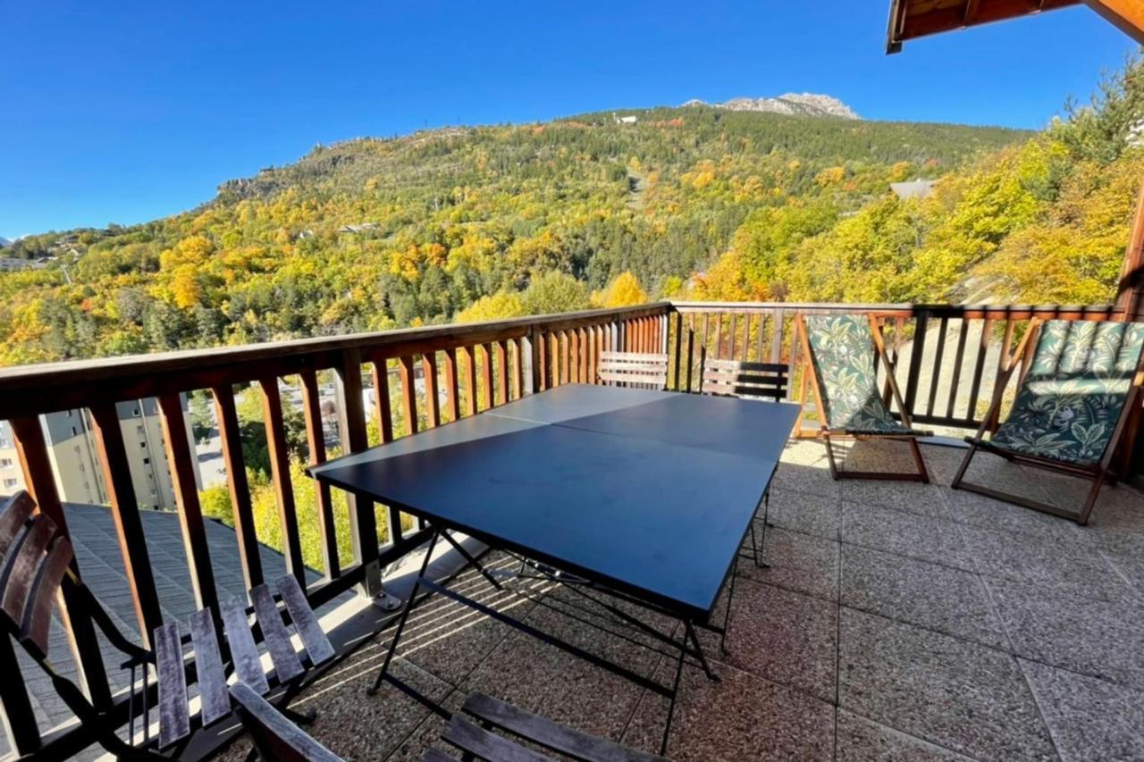 Large Chalet With Terrace And View In Brianconアパートメント エクステリア 写真
