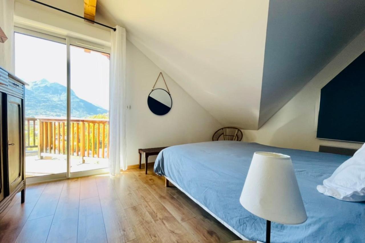 Large Chalet With Terrace And View In Brianconアパートメント エクステリア 写真